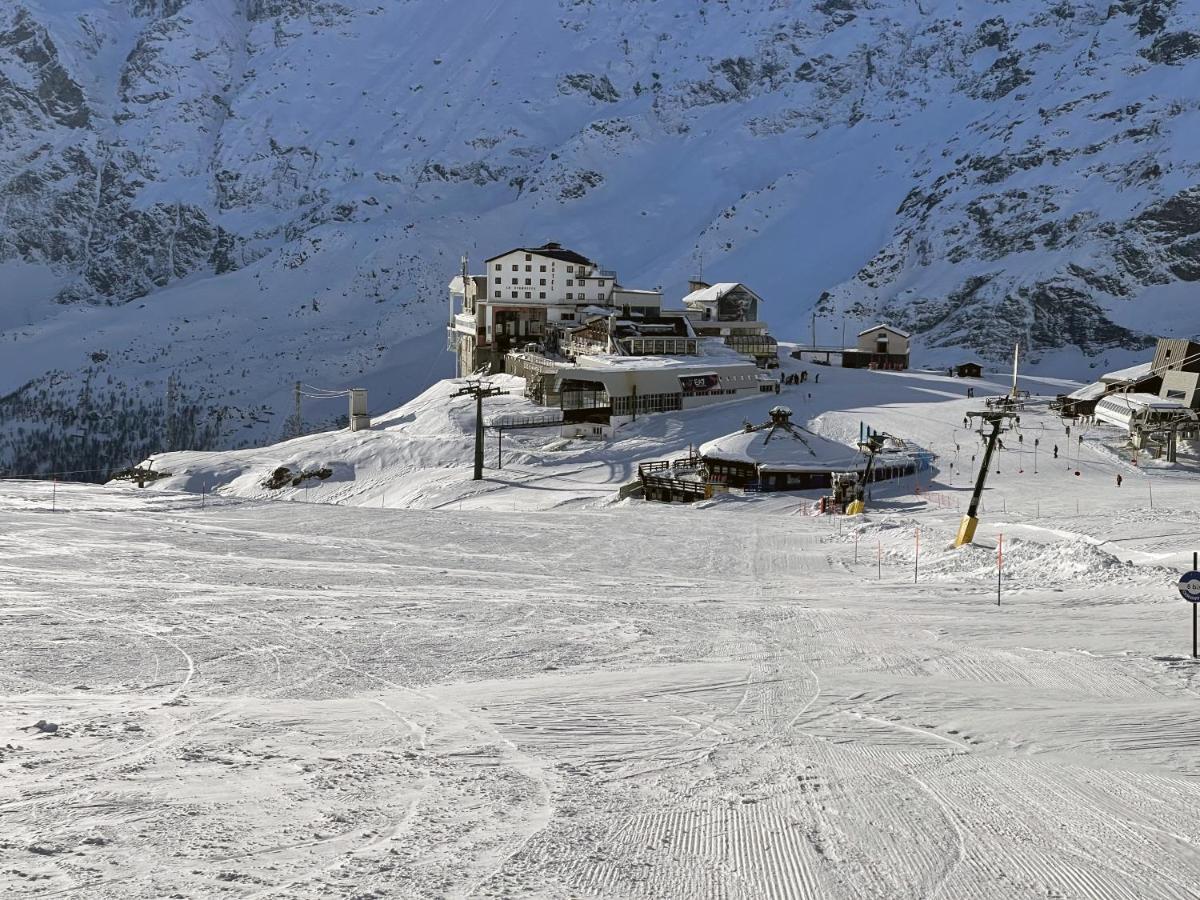 Hotel Lo Stambecco เบรยล์-แชร์วิเนีย ภายนอก รูปภาพ