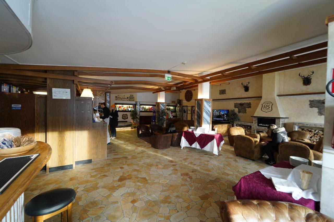 Hotel Lo Stambecco เบรยล์-แชร์วิเนีย ภายนอก รูปภาพ
