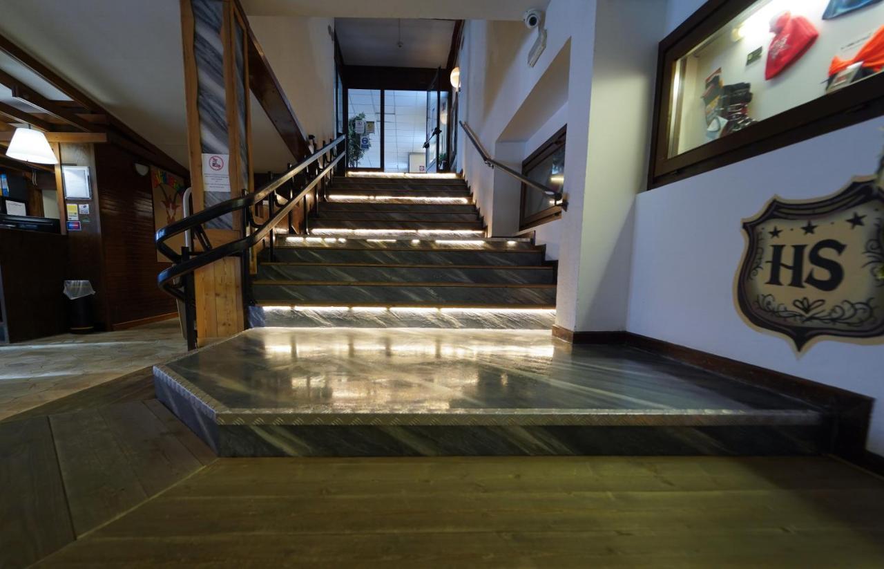 Hotel Lo Stambecco เบรยล์-แชร์วิเนีย ภายนอก รูปภาพ