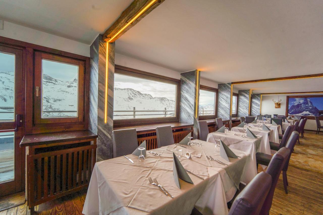 Hotel Lo Stambecco เบรยล์-แชร์วิเนีย ภายนอก รูปภาพ