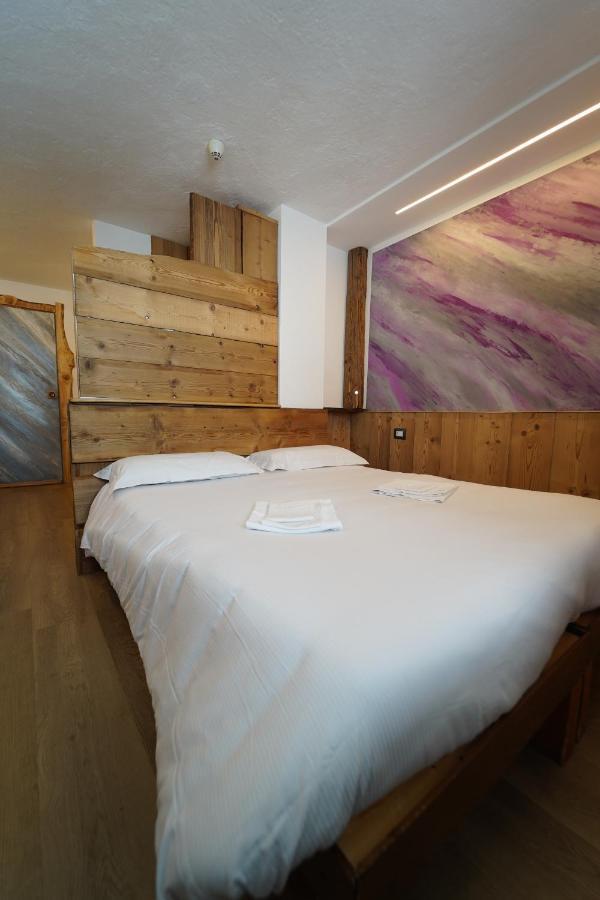 Hotel Lo Stambecco เบรยล์-แชร์วิเนีย ภายนอก รูปภาพ