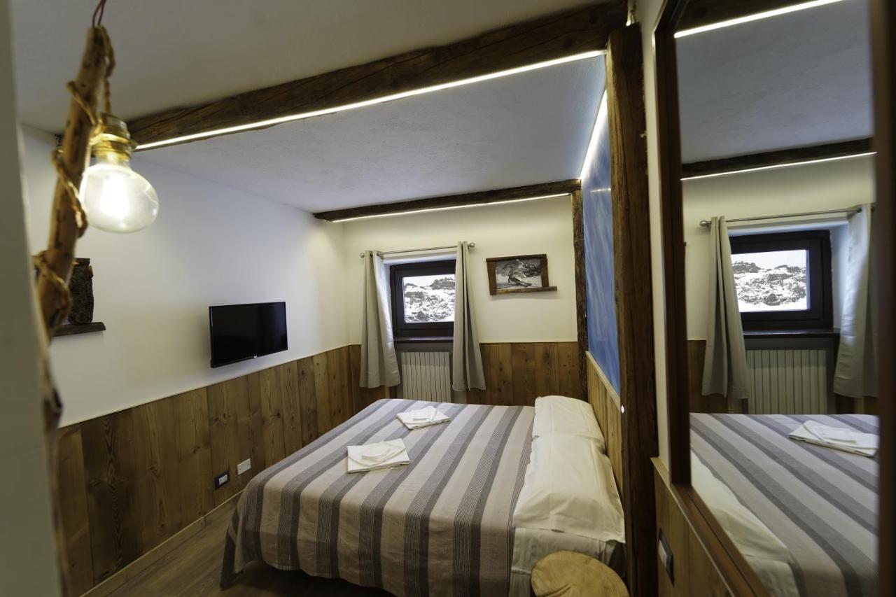 Hotel Lo Stambecco เบรยล์-แชร์วิเนีย ภายนอก รูปภาพ
