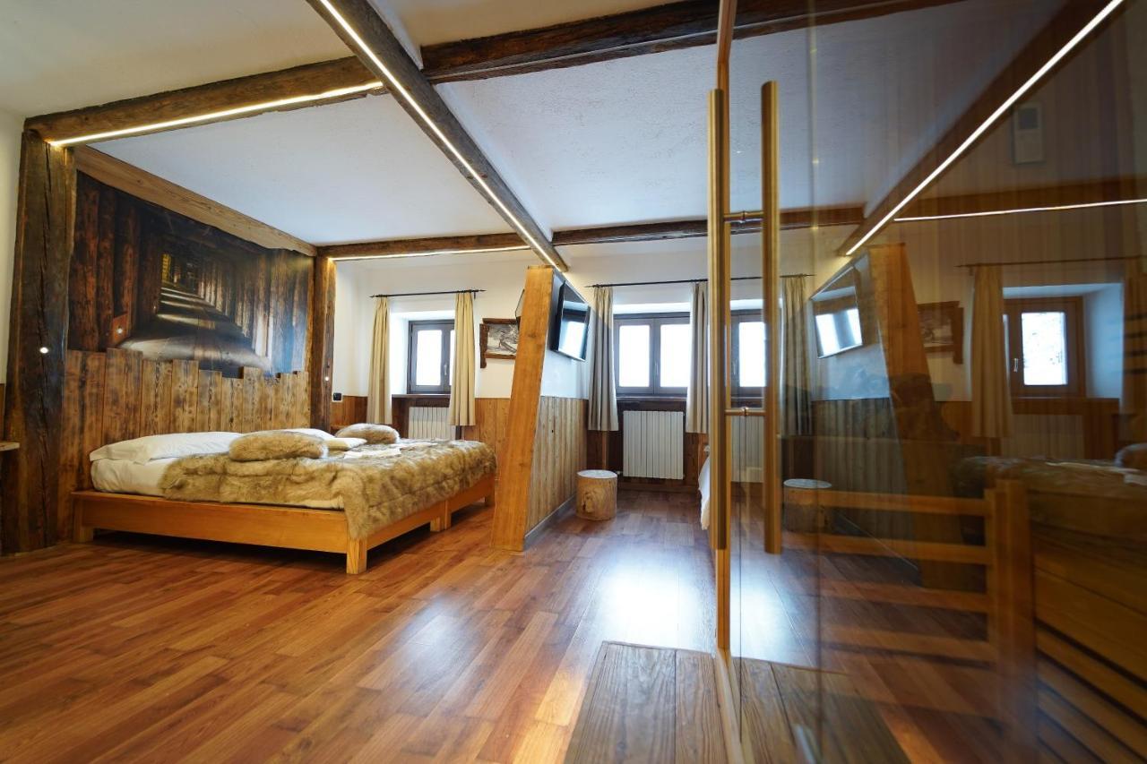 Hotel Lo Stambecco เบรยล์-แชร์วิเนีย ภายนอก รูปภาพ