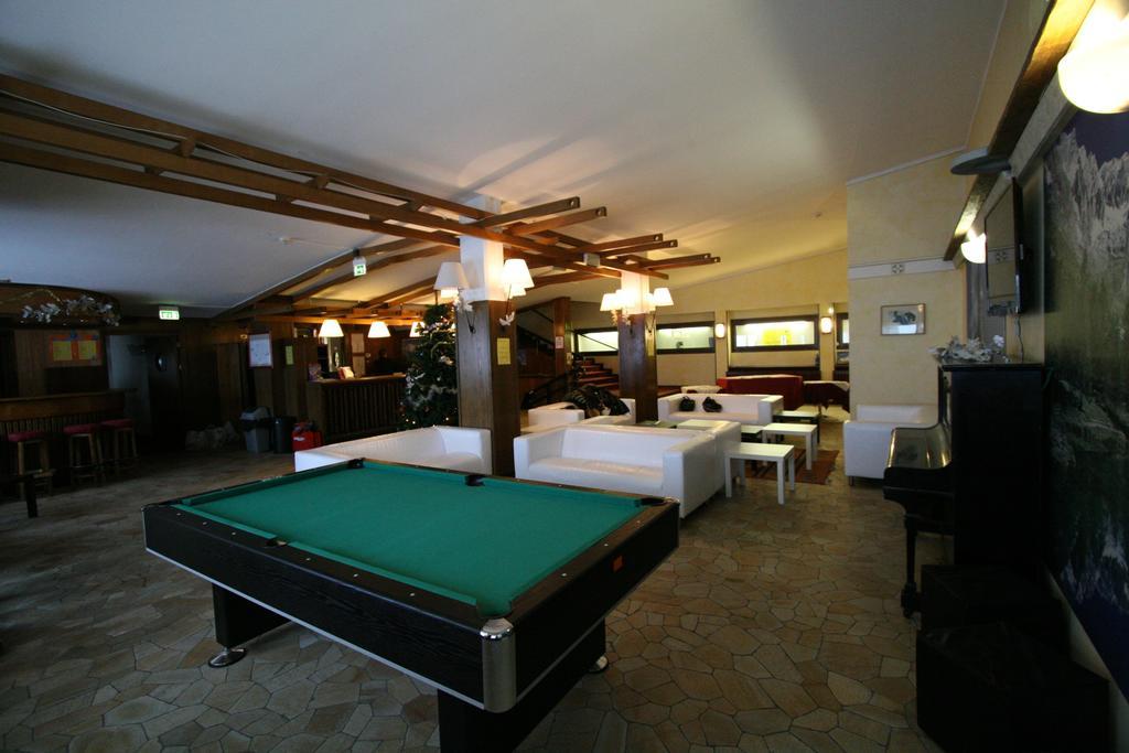 Hotel Lo Stambecco เบรยล์-แชร์วิเนีย ภายนอก รูปภาพ