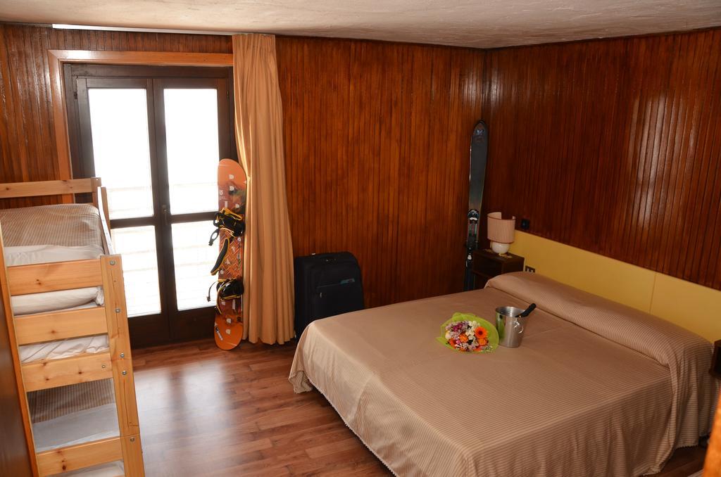 Hotel Lo Stambecco เบรยล์-แชร์วิเนีย ภายนอก รูปภาพ