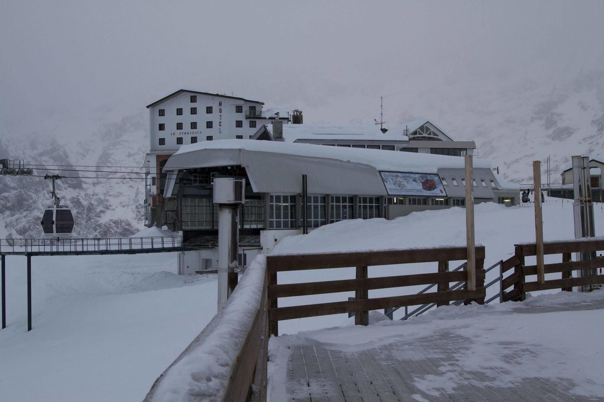 Hotel Lo Stambecco เบรยล์-แชร์วิเนีย ภายนอก รูปภาพ