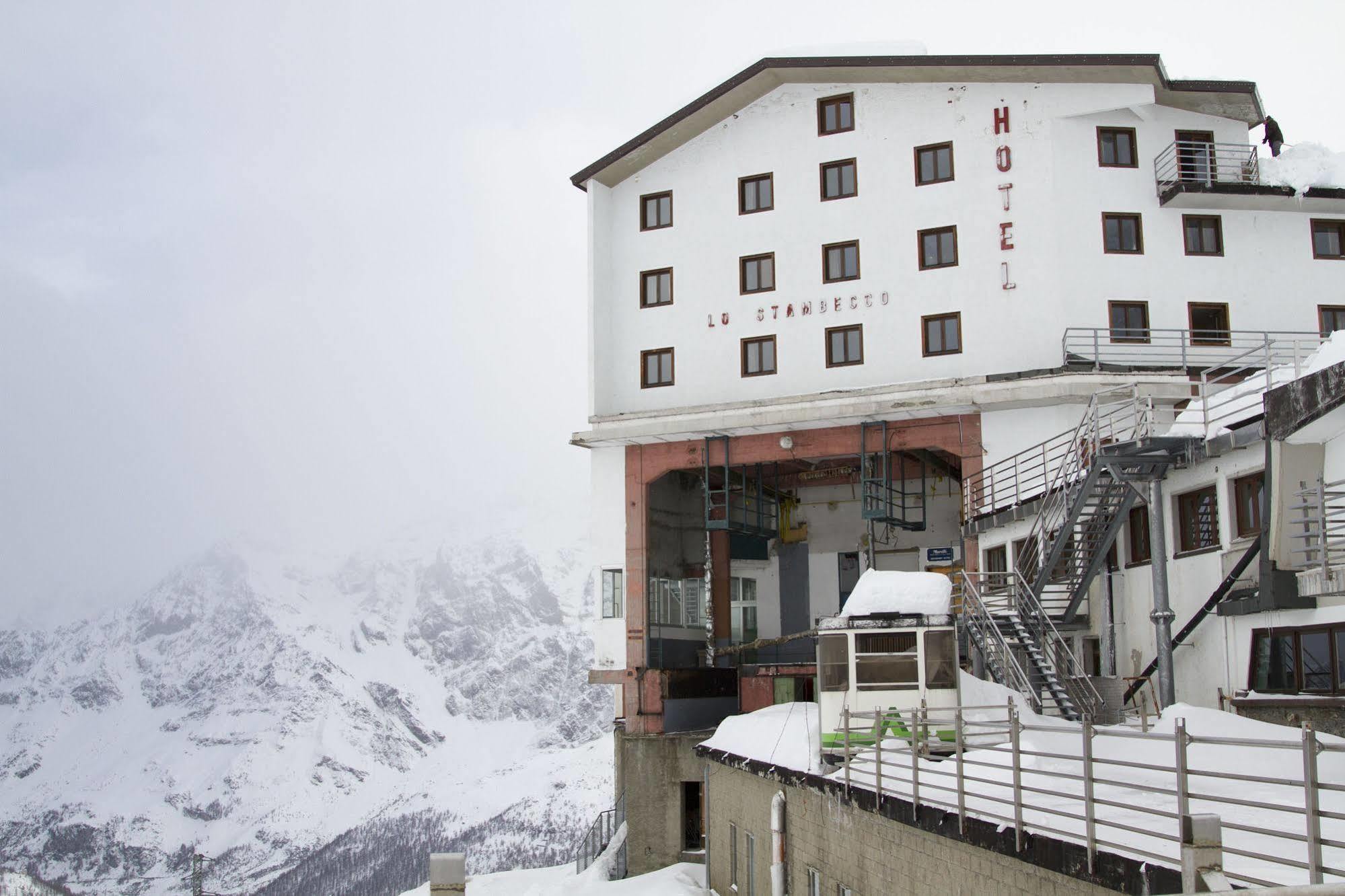Hotel Lo Stambecco เบรยล์-แชร์วิเนีย ภายนอก รูปภาพ
