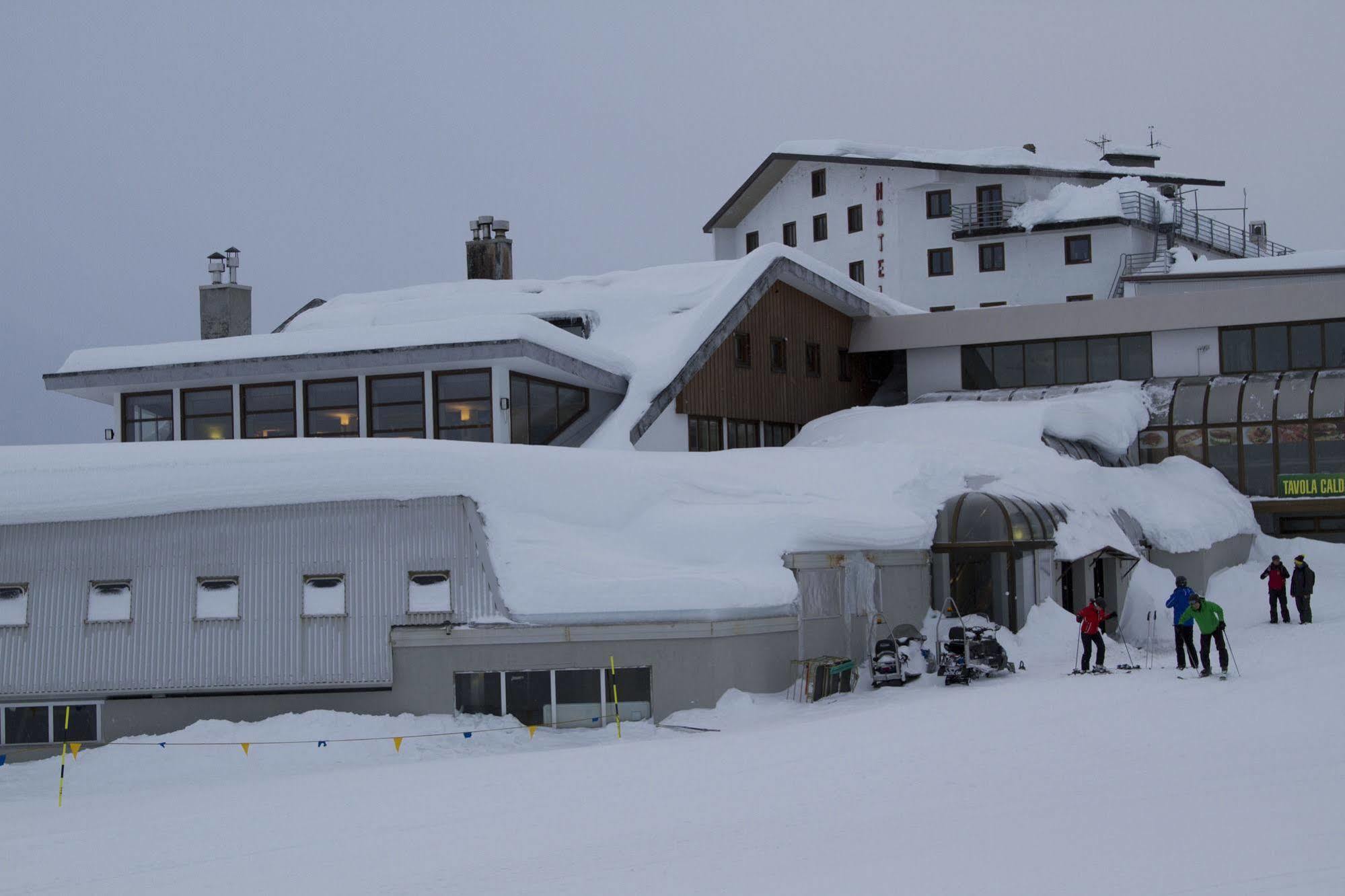 Hotel Lo Stambecco เบรยล์-แชร์วิเนีย ภายนอก รูปภาพ