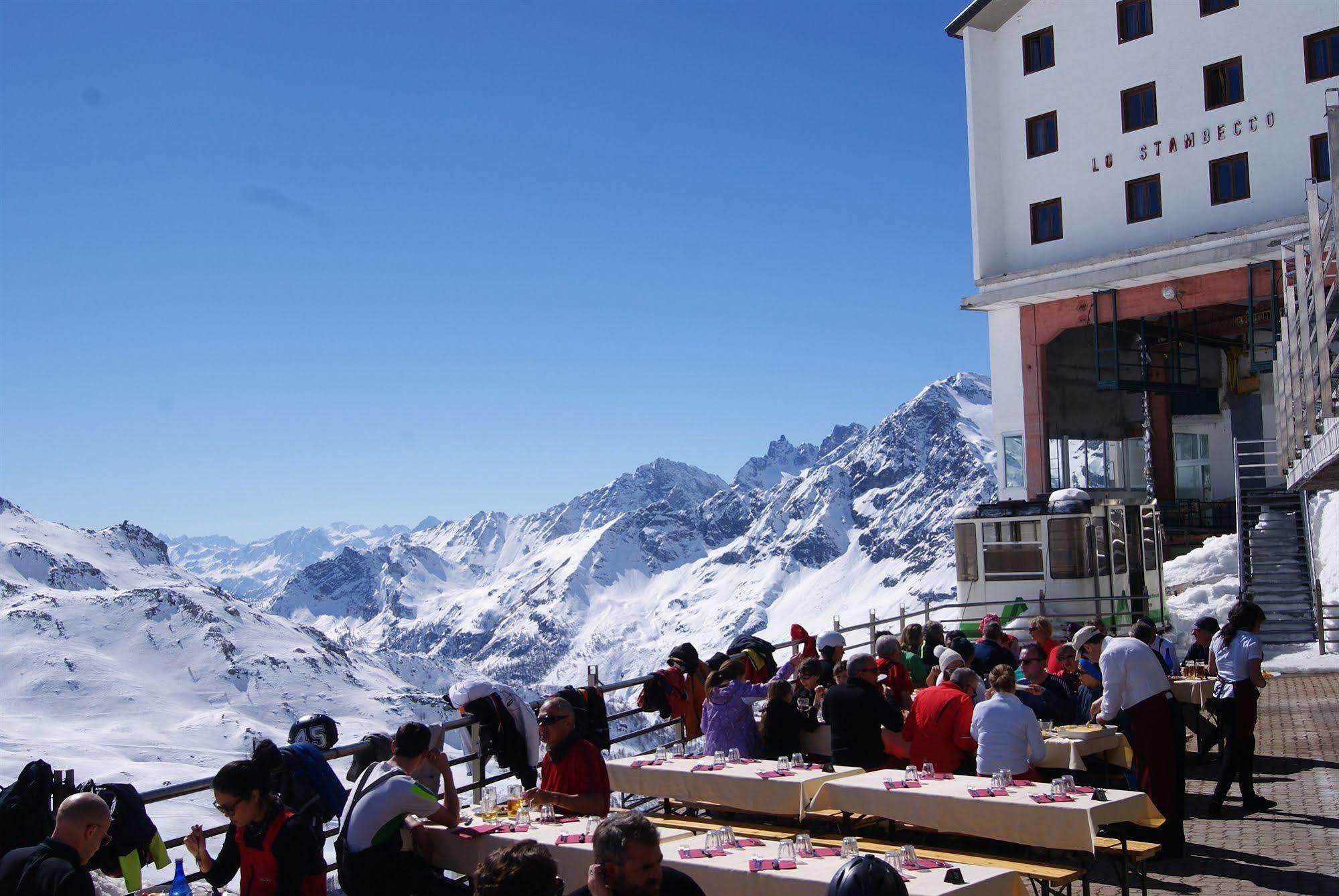 Hotel Lo Stambecco เบรยล์-แชร์วิเนีย ภายนอก รูปภาพ